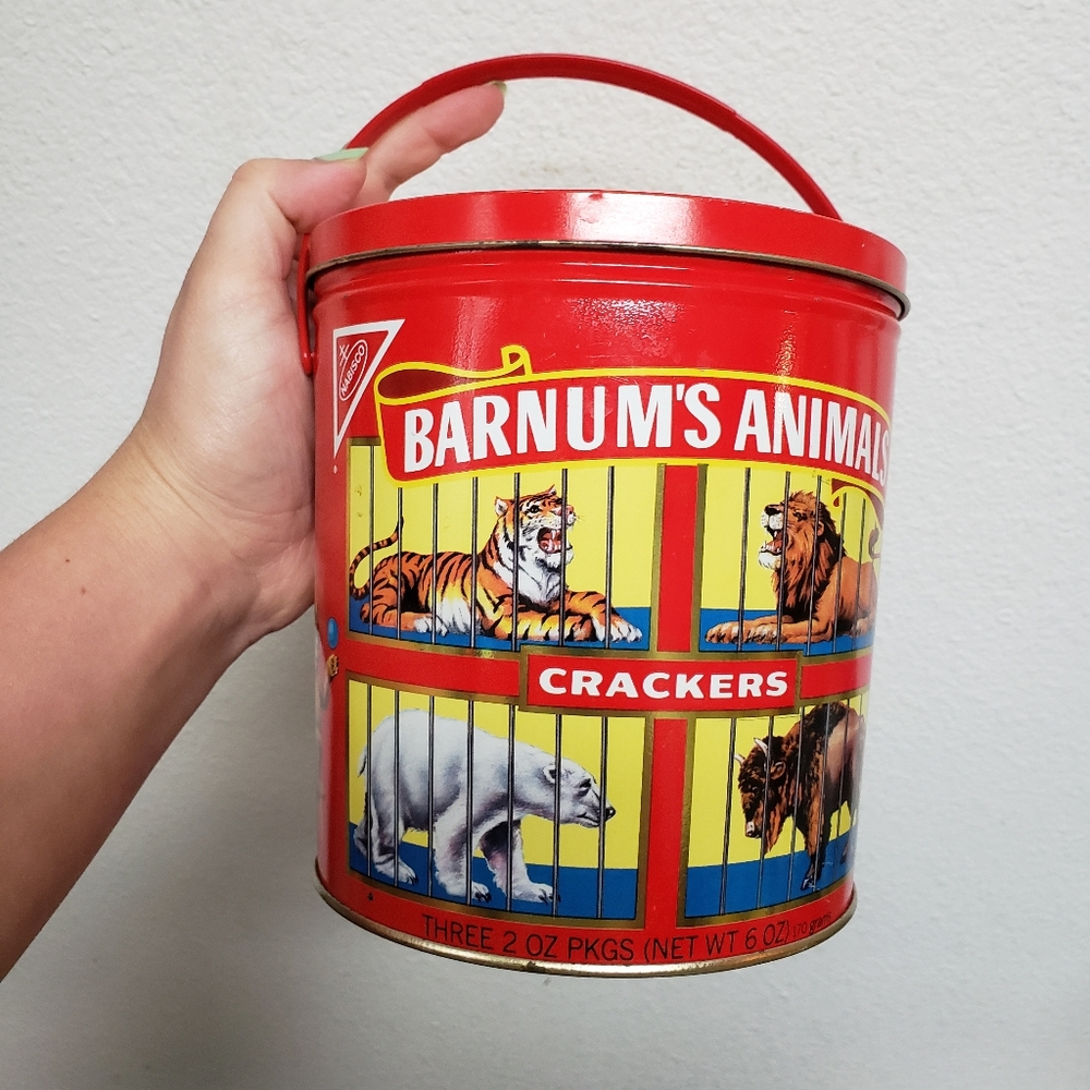 Vintage Barnum's animal cookie tin with handle